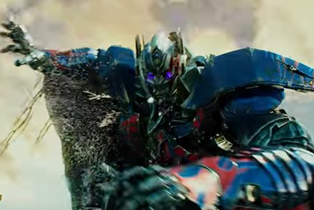 ตัวอย่างใหม่ Transformers 5 เพิ่มฉาก Bumblebee ซัด Optimas Prime