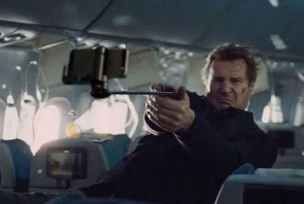 เมื่อปืนในหนังดังถูกแทนที่ด้วยไม้เซลฟี่!