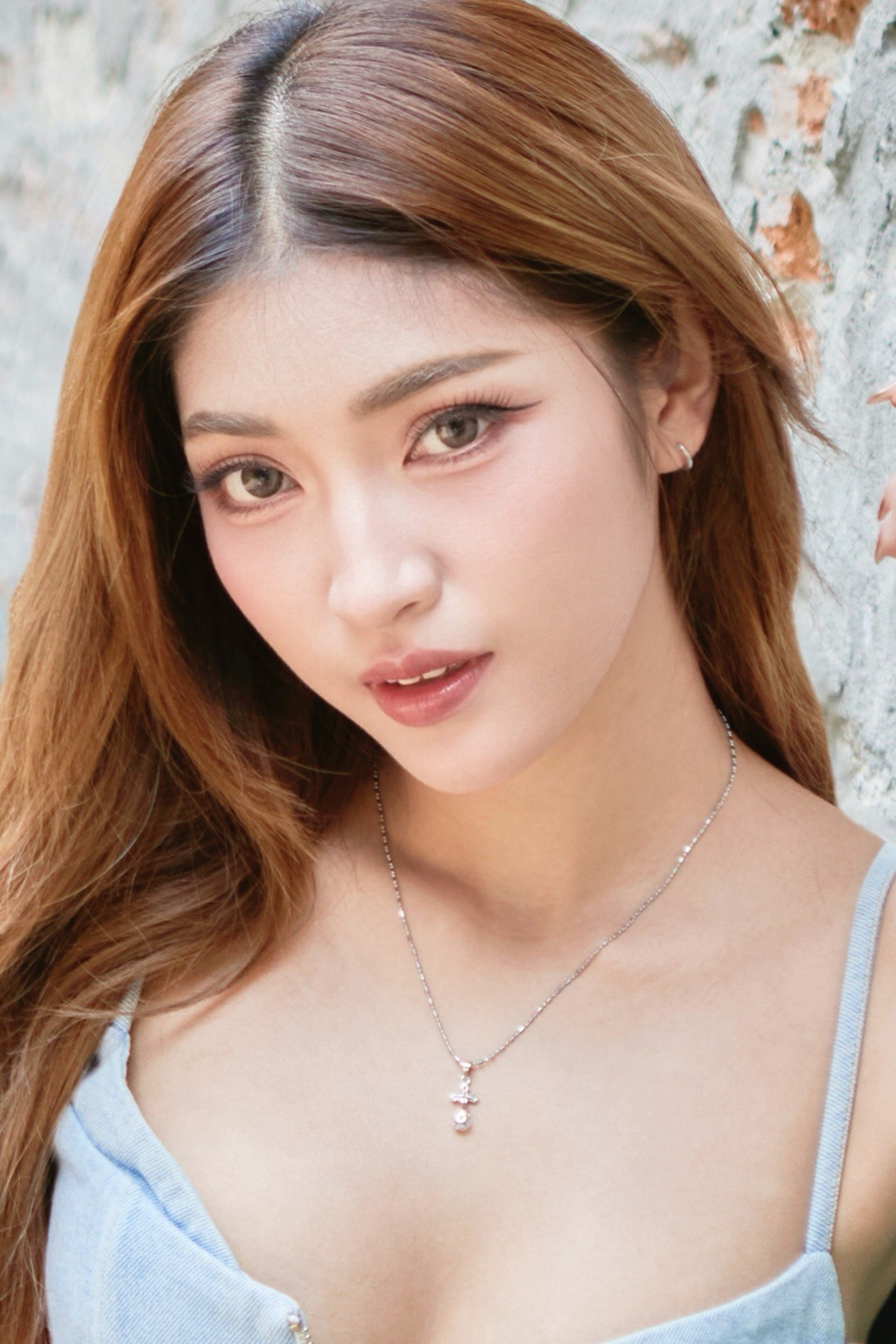 ช้อนทอง พลอยไพลิน อภินัยนุวัฒ A'lure Fashion Vol. 150 Chontong