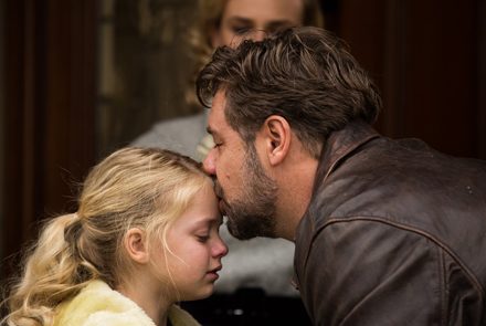 รัสเซล โครว์ ประชันบทบาท อแมนด้า ไซย์ฟรีด ในหนังสุดซึ้งรับวันพ่อ Fathers and Daughters