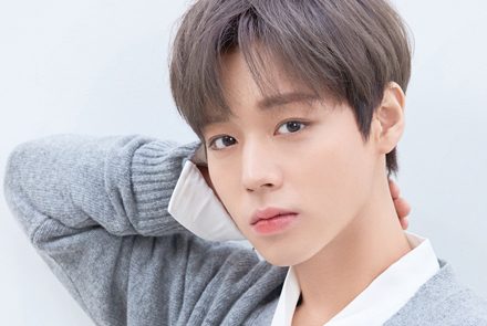 ส่องภาพ พัคจีฮุน คิ้วท์บอยสุดน่ารักจากซีรีส์ Flower Crew: Joseon Marriage Agency