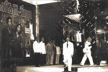 ดูหนังตามพ่อ 7 ภาพยนตร์คลาสสิค ที่รัชกาลที่ 9 เคยทอดพระเนตร