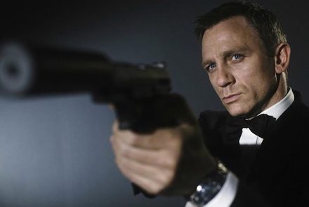 ยื้อแรง! ค่ายหนังทุ่มเงิน 150 ล้านรั้ง Daniel Craig ให้รับบท James Bond อีก 2 เรื่อง