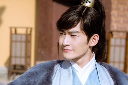 รวม 10 หนุ่มหล่องานดีในชุดจีนโบราณ