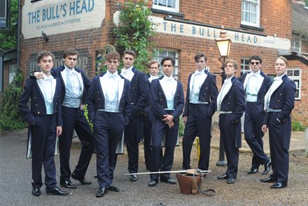 'มารู้จัก 10 หนุ่มหล่อไฮโซ จากหนัง The Riot Club' 