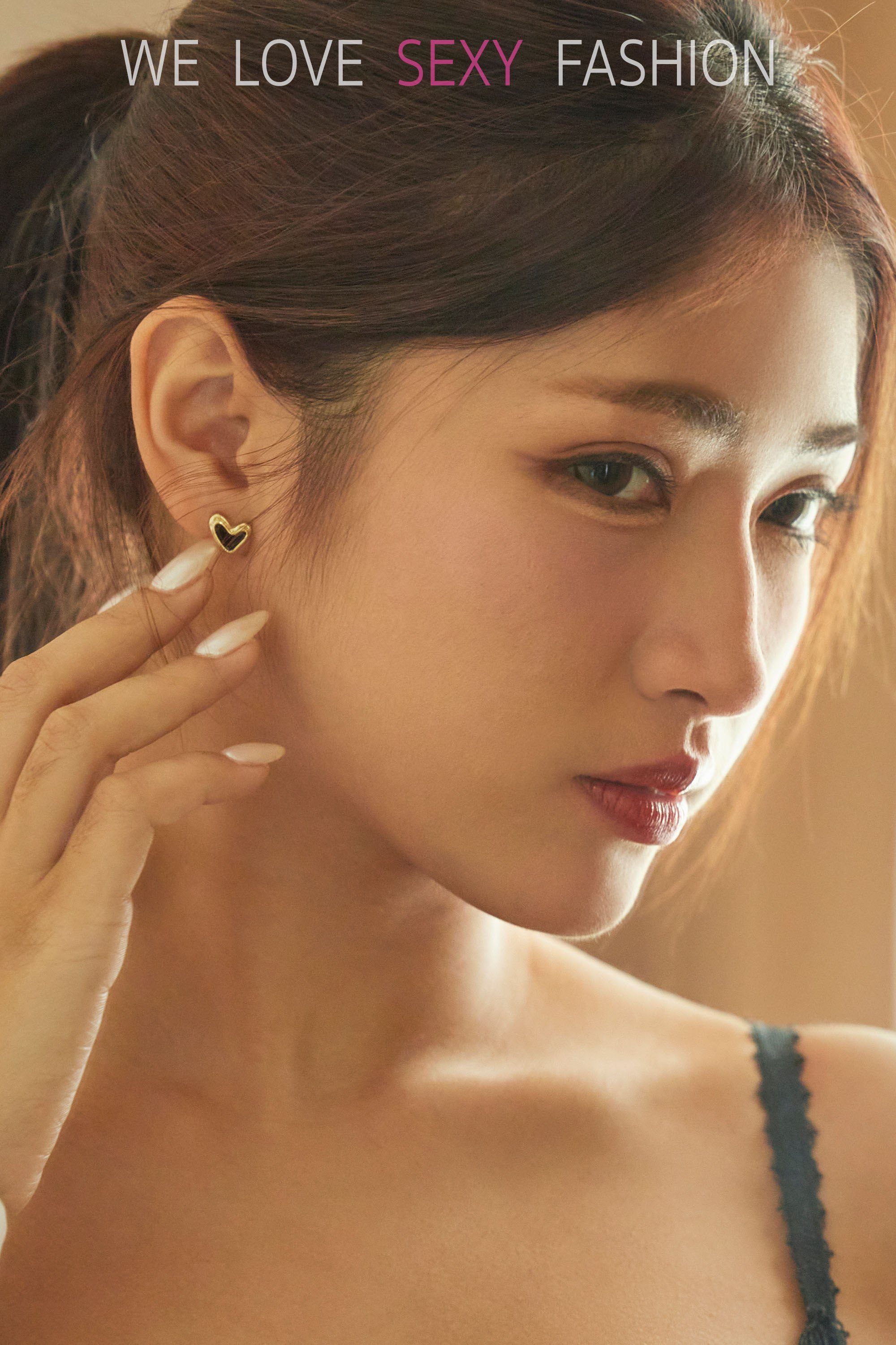 ช้อนทอง พลอยไพลิน อภินัยนุวัฒ A'lure Fashion Vol. 138 Chontong