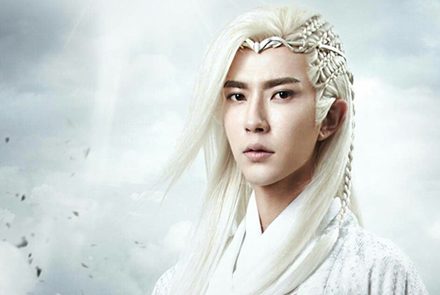 รวมคนหล่อชนชั้นสูง!! 5 หนุ่มจีนสุดฮอตในมาดผมสีขาวเลอค่า